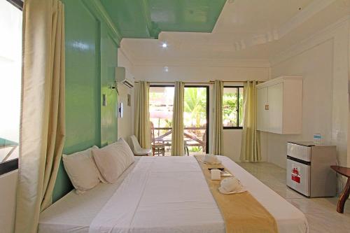 room detail thumbnail 2