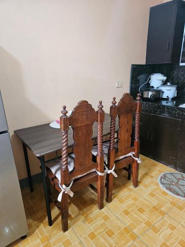 Mel's Place U2 Batangas Free Parking Feee Wifi w Smart TV Netflix Hot & Cold Shower 4 Adults and kids