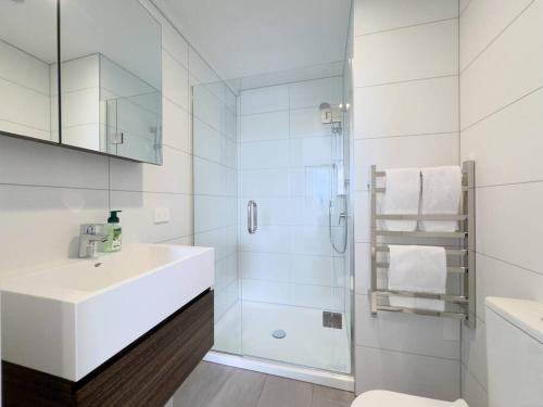 Luxurious 2-Bs with Scenic Park View in East AKL, Auckland (photo 2)