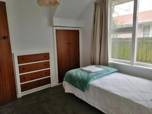 Homestay Family rooms Near city center in Shirley