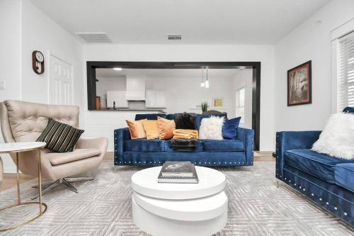 10min from Fort Bend Epicenter Stylish 4 Bedroom home