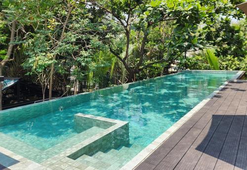 สระว่ายน้ำ, ฮิดเดนวูดส์ (Hiddenwoods) near โรงพยาบาลทหารเรือกรุงเทพ