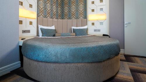 The Grand Mira Hotel - image 10