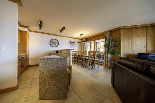 virtuve, Etagnes 2 Est, ski-in ski-out, vue magnifique in Nendaca