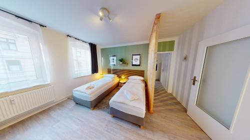 3 bedrooms, 6 beds