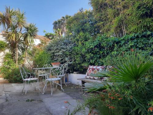 Maison centre Montpellier Jardin et proche plage near Les deux grenouilles
