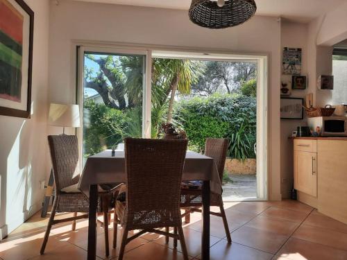 Maison centre Montpellier Jardin et proche plage near Les deux grenouilles