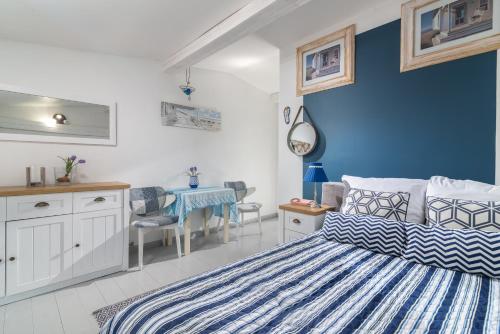 2 twin beds