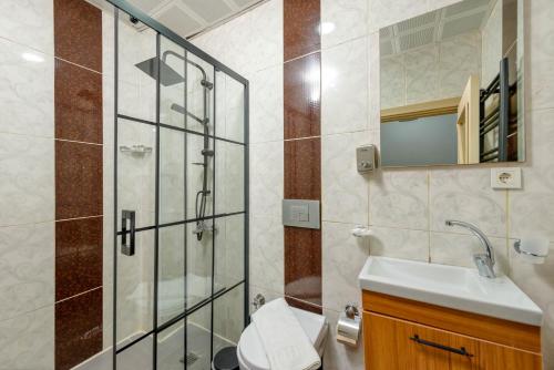 Family Room image 8