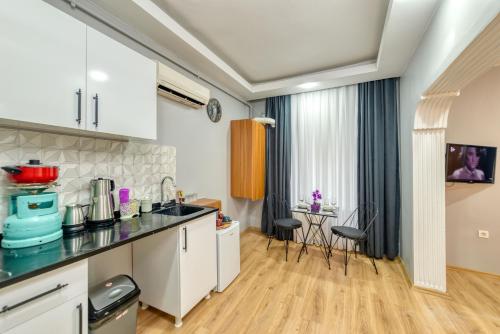 Family Room image 9