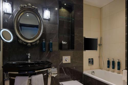 room detail thumbnail 2