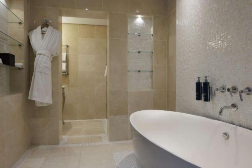 Hilton London Syon Park - image 12