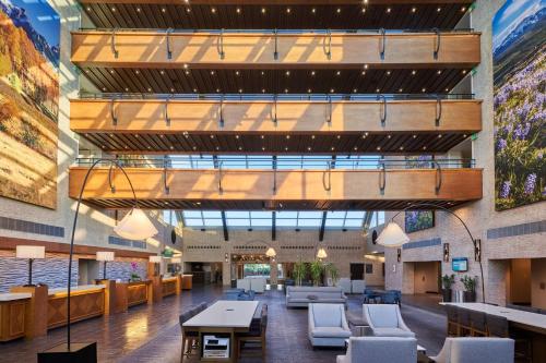 The Inverness Denver, a Hilton Golf & Spa Resort in Englewood, USA