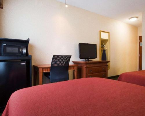 Econo Lodge Glens Falls - Lake George - main image