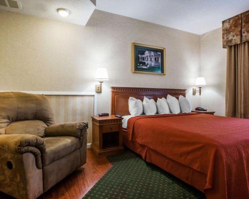 Econo Lodge Glens Falls - Lake George - image 9