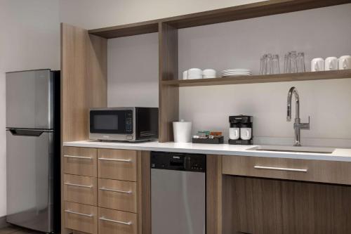 Home2 Suites by Hilton Bristol - image 5