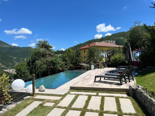 Kert, R&B Casa Benassi in Riolunato