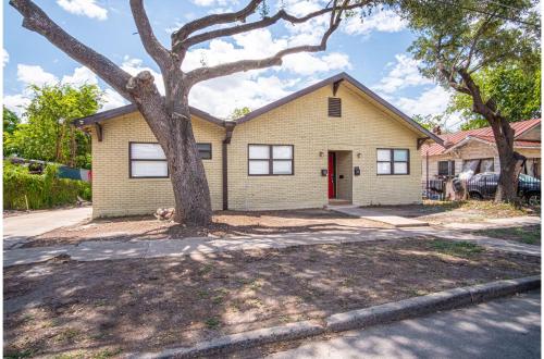 Modern Living 3BR2BA Close to Amazing Downtown in San Antonio, USA