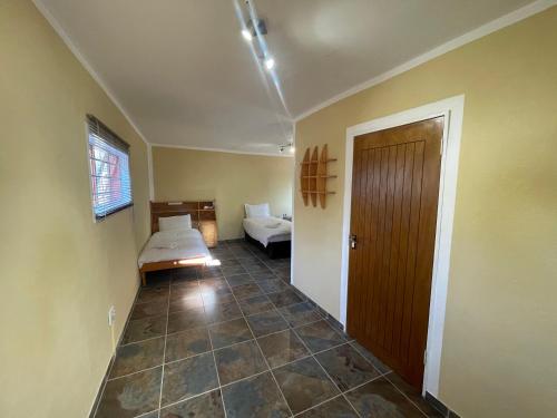 2 twin beds