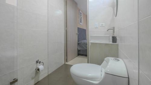 Apartamento 2BR Parqueadero y Piscina 202, Medellín (photo 5)