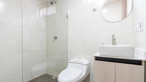 Apartamento 2BR Parqueadero y Piscina 202, Medellín (photo 4)