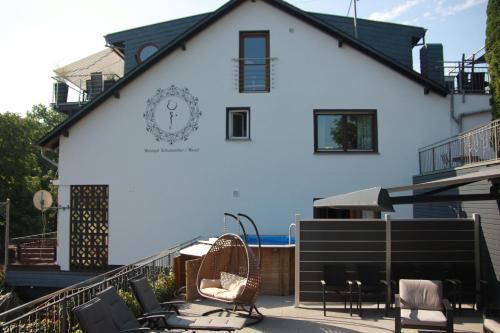 Weingut Schumacher - mit privatem Saunabereich in Sankt Aldegund