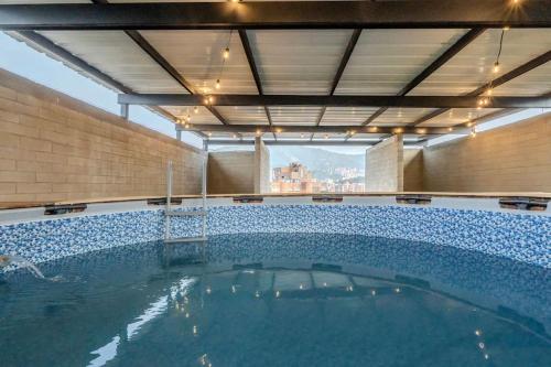Apartamento 2BR Parqueadero y Piscina 502, Medellín (Foto 3)