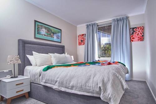 1BR eco apartment with tennis court and carpark, Melbourne