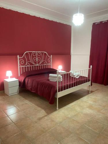 1 queen bed, 1 twin bed