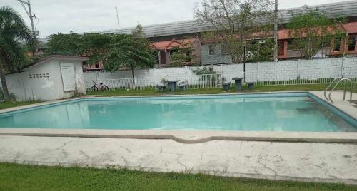 สระว่ายน้ำ, 2BR Condo for Rent near Highway in บาเลนซวยลา