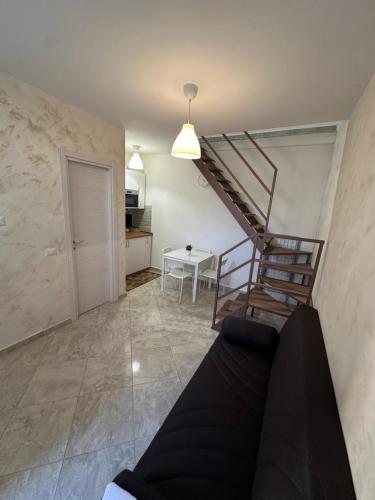 NICOTRA'S home - image 4