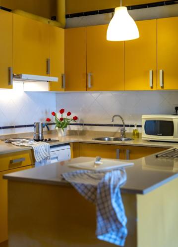 2 bedrooms, 3 beds
