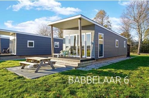 Chalet Babbelaar 6 - premium locatie – khách sạn tại Lauwersoog