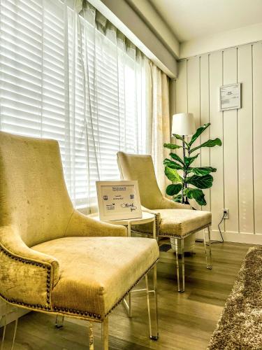 Cozy 3BR Holiday Retreat 2 Free Parking AC King BD in Vancouver, Canada