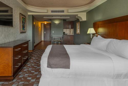 King Room with Balcony image 6