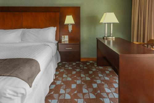King Room with Balcony image 5