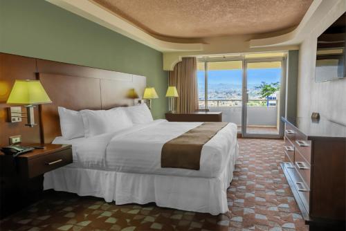 King Room with Balcony room in Hotel Plaza San Martin