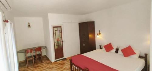 Suite with Lake View image 4