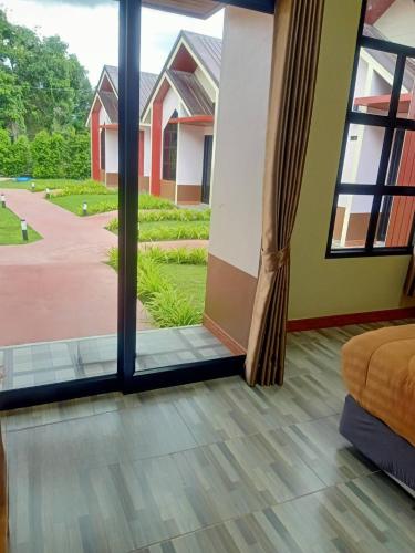 Khumkatang Resort & Restaurant near Gibbon Rehabilitation Project