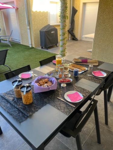 Ételek és italok, Chambres d'Hôtes chez Estelle (Chambres d'Hotes chez Estelle) in Crêches-sur-Saône