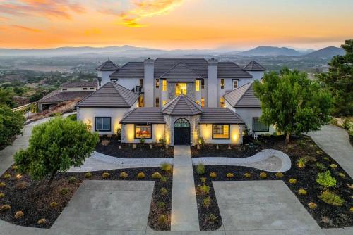 Vineyard Chateau Sanctuary - Sauna - Tennis - Pool in Temecula, USA