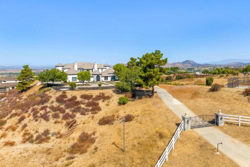 Vineyard Chateau Sanctuary - Sauna - Tennis - Pool in Temecula, USA