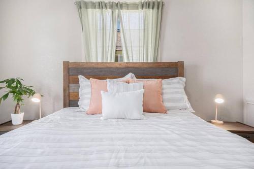 Sea Pink Retreat - Walk to Beach, newly renovated in Galveston, USA
