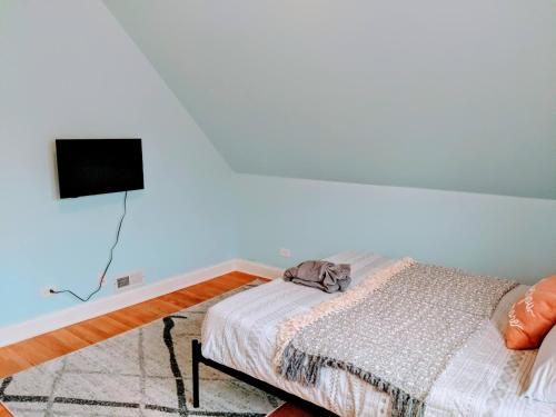 Spacious Room by Medical District & UIC in Chicago, USA