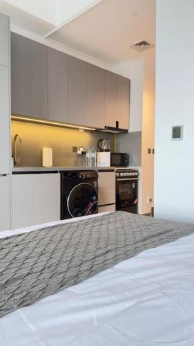 Studio -10 min to Dubai Mall, Dubái (foto 9)