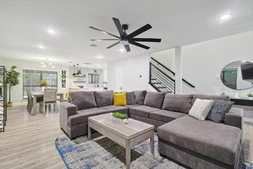 Gorgeous 4BR 2,5BA Holiday Home 15min to DFW Int Airport in ลูอิสวิลล์ (TX)