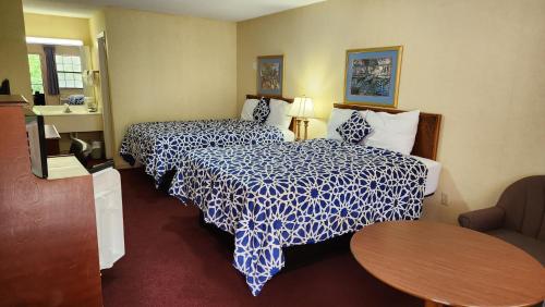 Swiss Village Inn - image 13