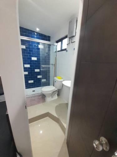 55-9B Hermoso moderno y completo apartamento - image 5