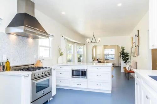 Little Italy 3BD Home with Huge Patio & Backyard in San Diego, USA
