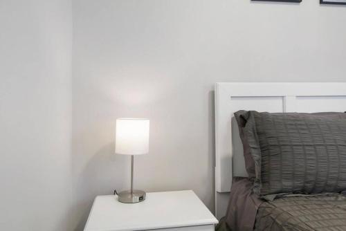 Urban Chic Logan Square Retreat with Free Parking in Chicago, USA